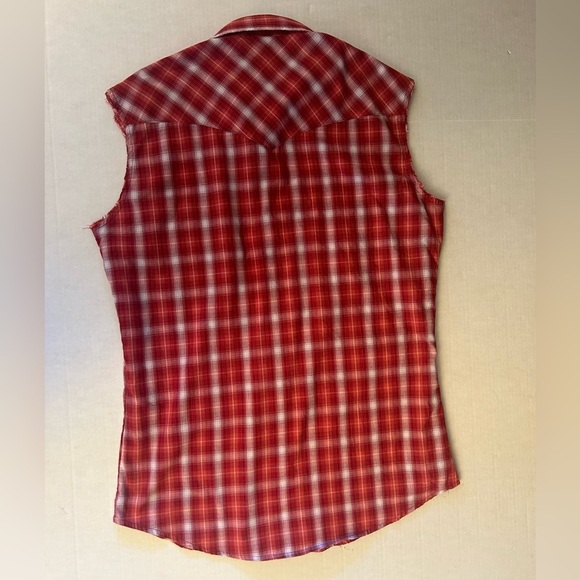 Wrangler Red and White sleeveless Button Down plaid western Shirt Sz-M. P7 - Picture 5 of 12